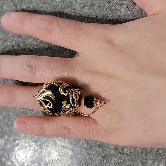 New without tags, Adjustable size Poison bottle ring Goldtone and black glass - Picture 4 of 4